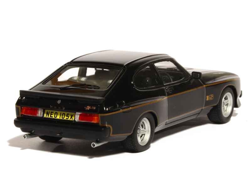 Voiture de 1975 couleur blanche et bleue – FORD Capri MKII X pack