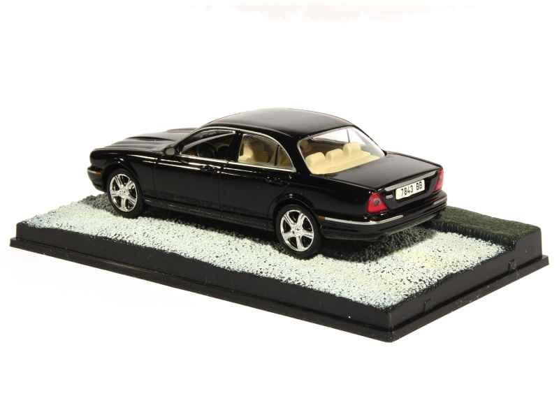 79979 Jaguar XJ8 James Bond 007