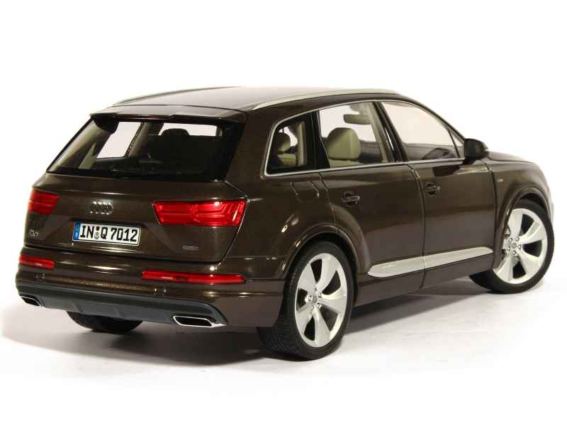 Audi q7 1 18