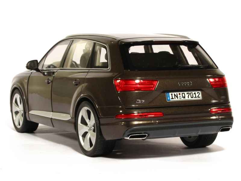 Audi q7 1 18