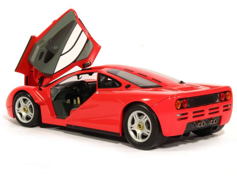 MINICHAMPS 1/18 マクラーレンF1ロードカー 1993 MINICHAMPS 1/18 マクラーレンF1ロードカー 1993