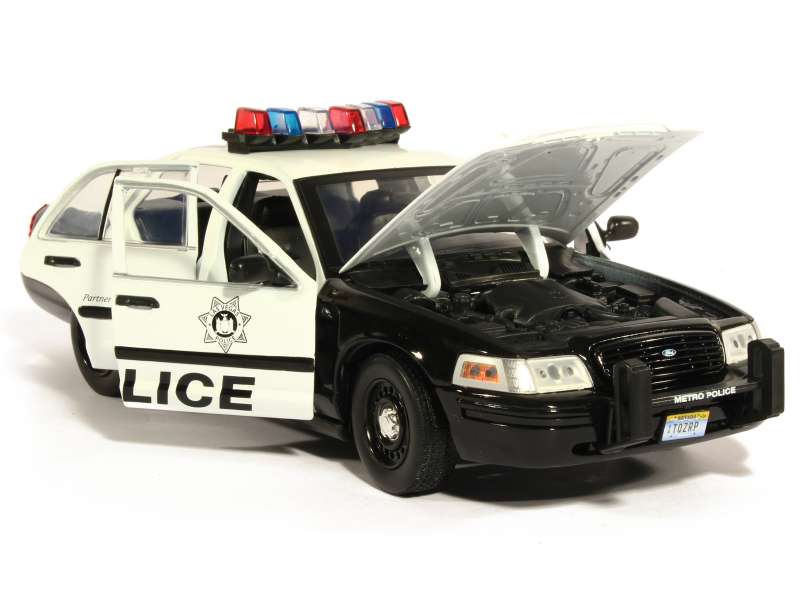 81011 Ford Crown Victoria 2000 Police Interceptor 2009