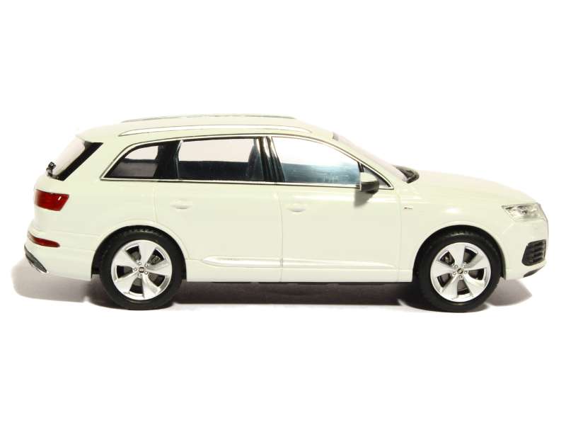 81560 Audi Q7 2015