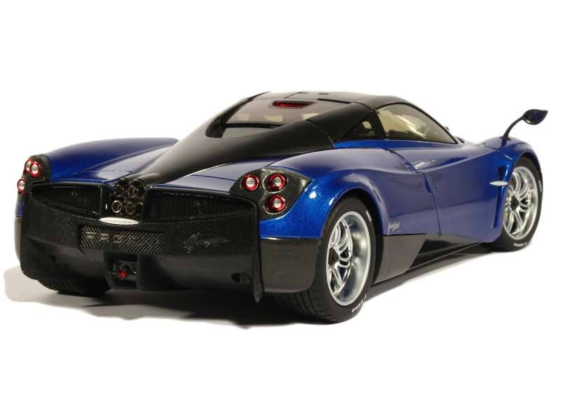 81848 Pagani GTA Huayra 2015