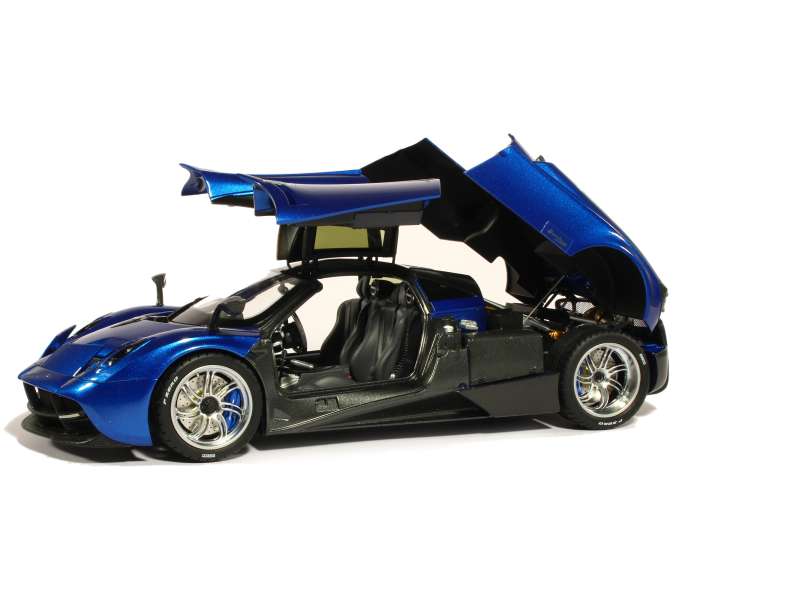 81848 Pagani GTA Huayra 2015