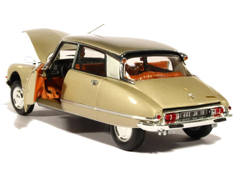 82046 Citroën DS23 Pallas 1973