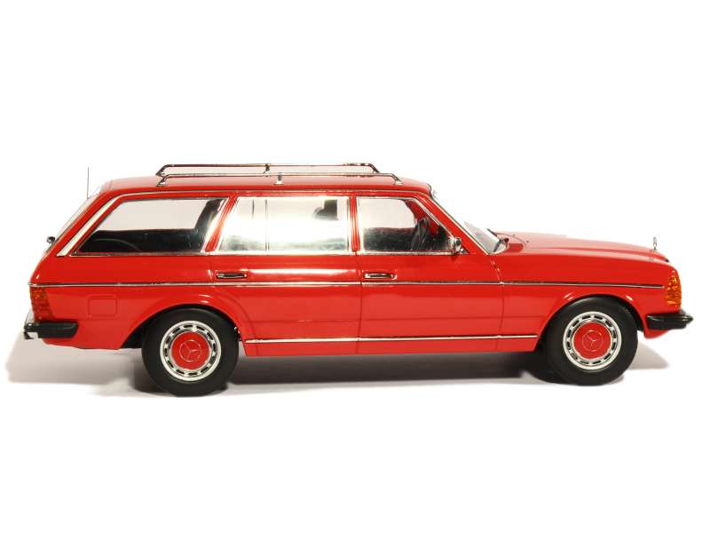 82445 Mercedes 250T/ S123 Break 1980