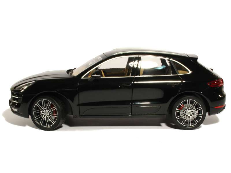 82577 Porsche Macan Turbo 2013