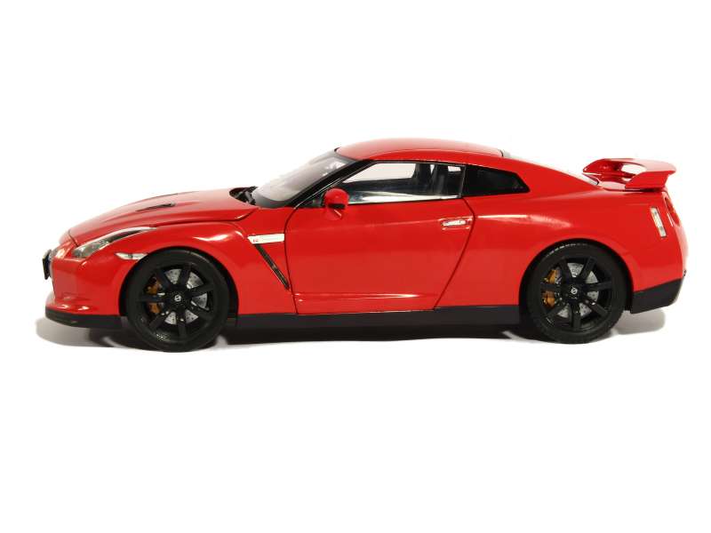 82769 Nissan GT-R R35 2008