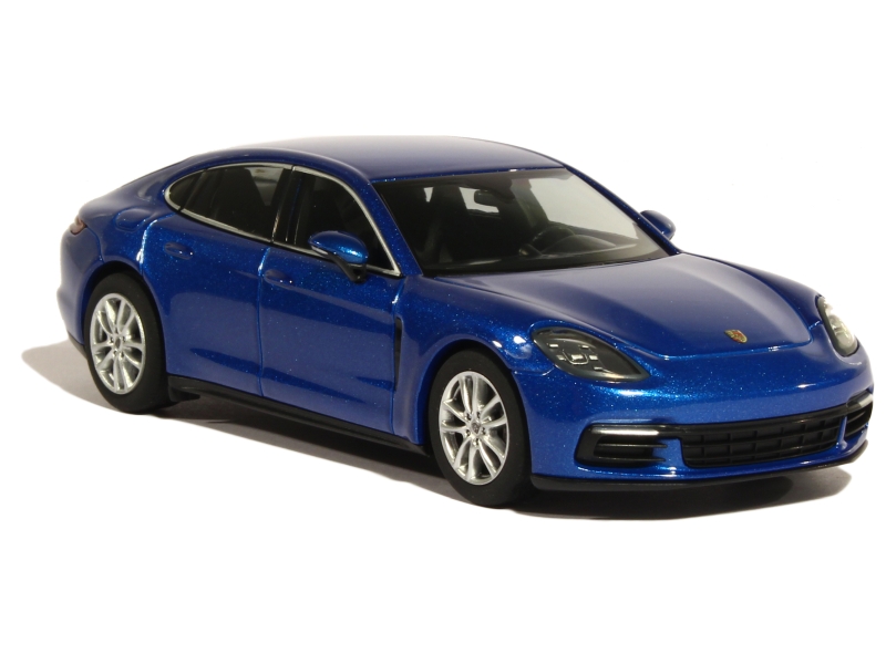 83109 Porsche Panamera 4S 2016