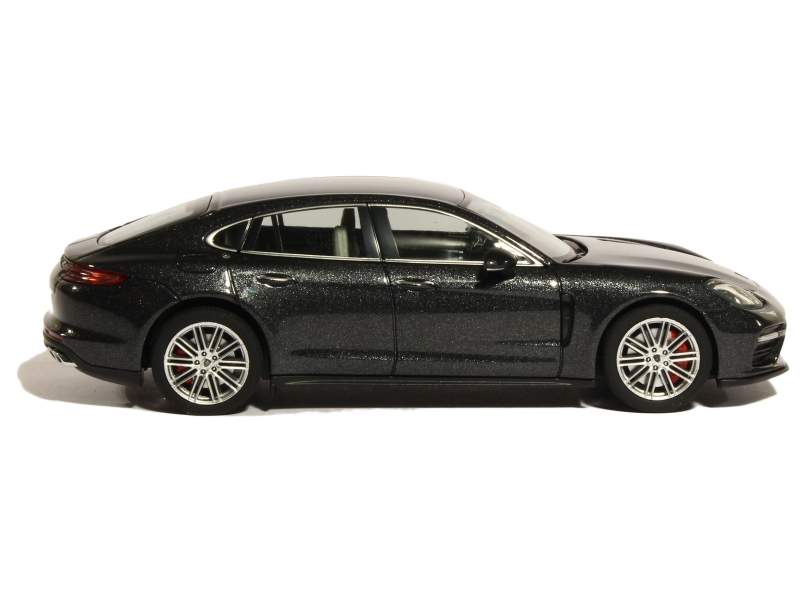 83110 Porsche Panamera Turbo 2016