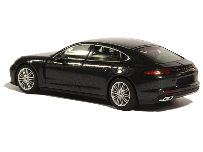 83110 Porsche Panamera Turbo 2016