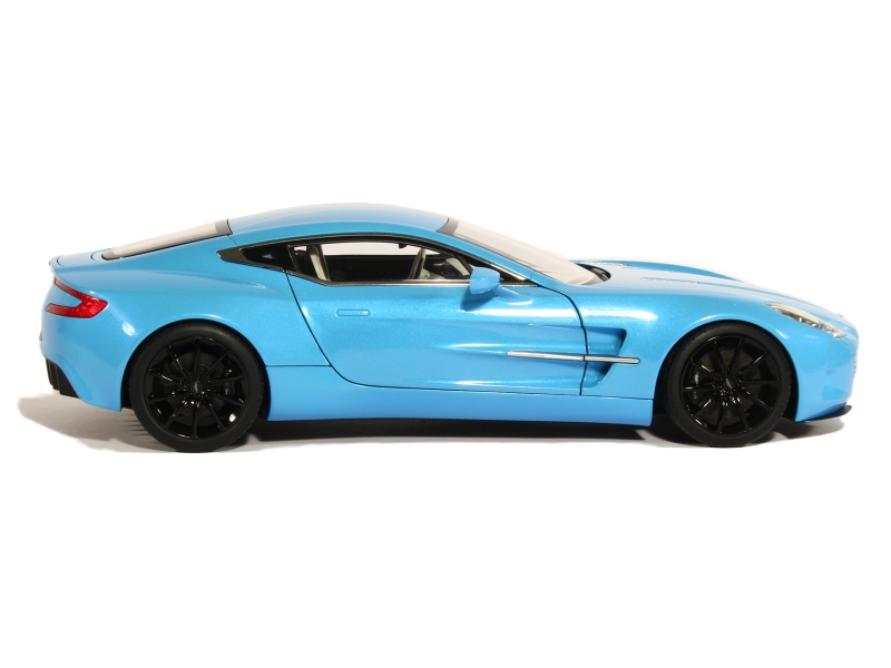 83294 Aston Martin One-77 2009
