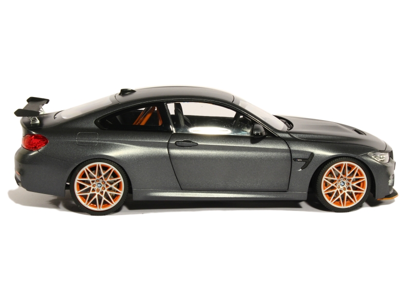 ミニカー 1/18 BMW M4 GTS F82 /minichamps REVIEW: Minichamps Dealer Edition BMW M4 GTS