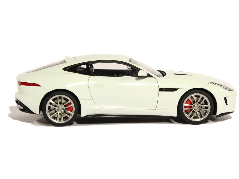 84138 Jaguar F-Type Coupé R 2015