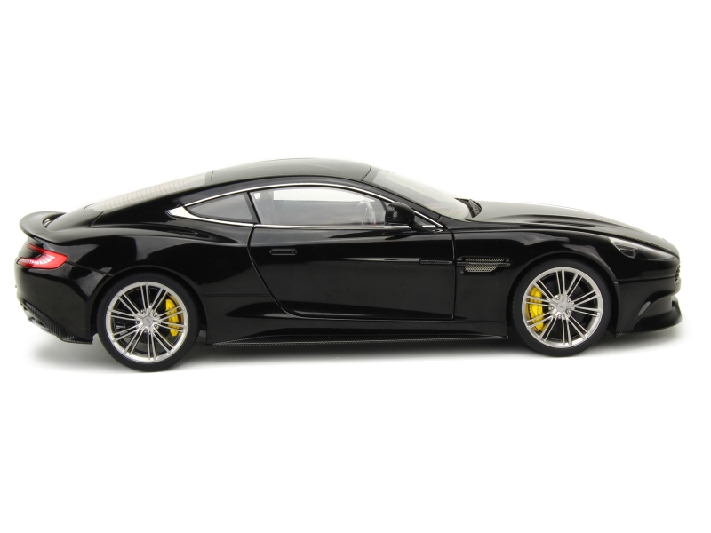 84838 Aston Martin Vanquish 2015