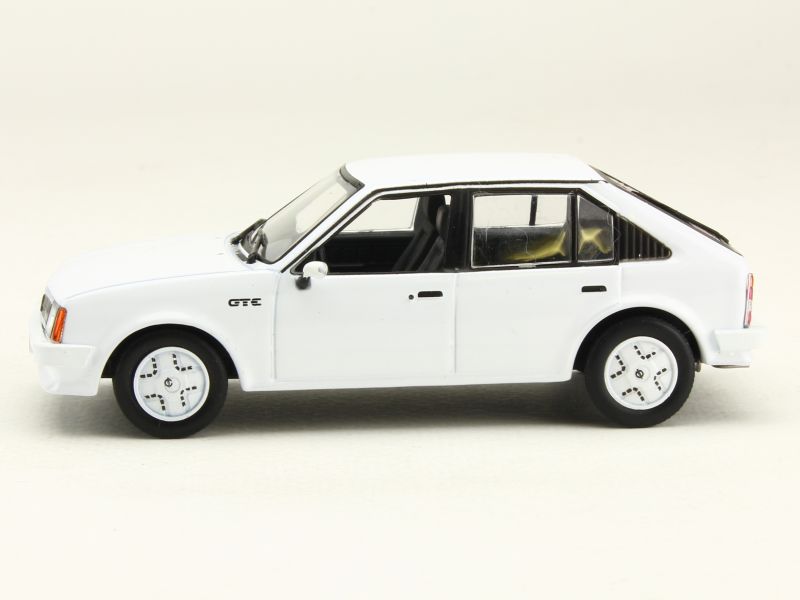IXO 1/43 DIE-CAST OPEL KADETT C COUPE SR HOLDEN GEMINI 1976 RED IN DISPLAY CASE