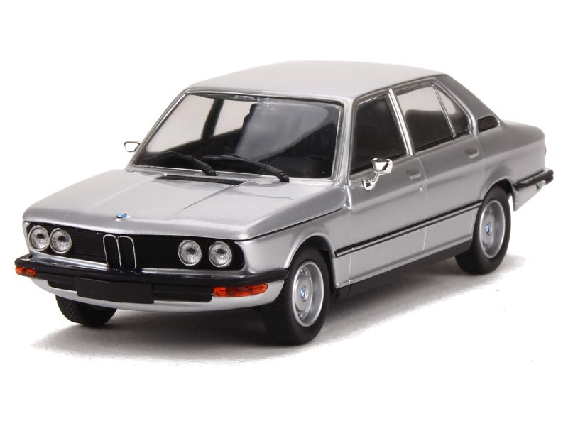 Miniature BMW 520 E12 1972 Rouge - Échelle 1:43, Maxichamps, Modèle Stand