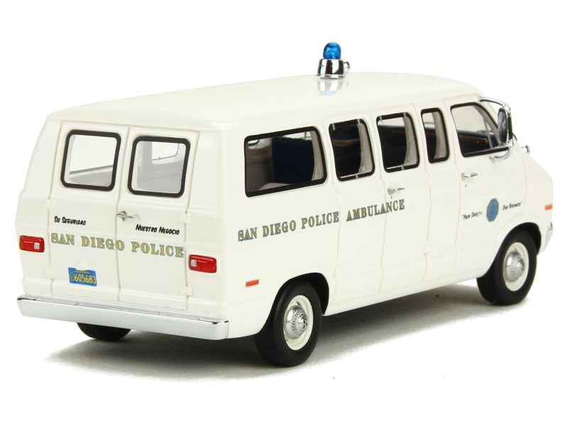 Dodge Sportsman San Diego Police Ambulance Neo 1/43 Autos