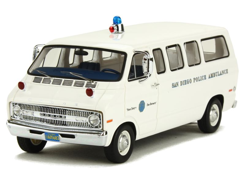 Dodge Sportsman San Diego Police Ambulance Neo 1/43 Autos