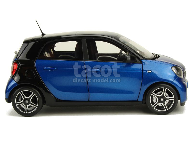 Miniature Smart Forfour Flame Rouge 1/18 – Échelle 1:18, état Impeccable, Dans Sa Boîte D'origine