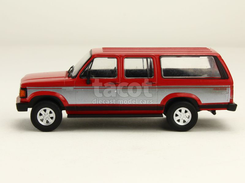 Chevrolet Veraneio Custom In Scala 1/43 &ndash; Modello Diecast Salvat &ndash; General Motors CH20