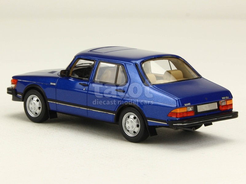 Miniature SAAB 900 GL Rouge 1981 – MODELCAR 1/18 – Collection Neuve