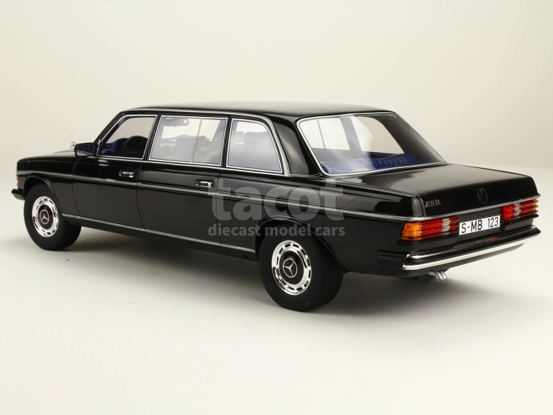 MERCEDES BENZ 220SE (W111) de 1959 au 1/18 de Cult Models CML151-3 EUR