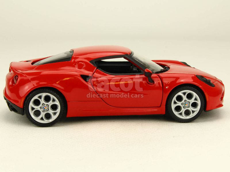 88103 Alfa Romeo 4C 2013