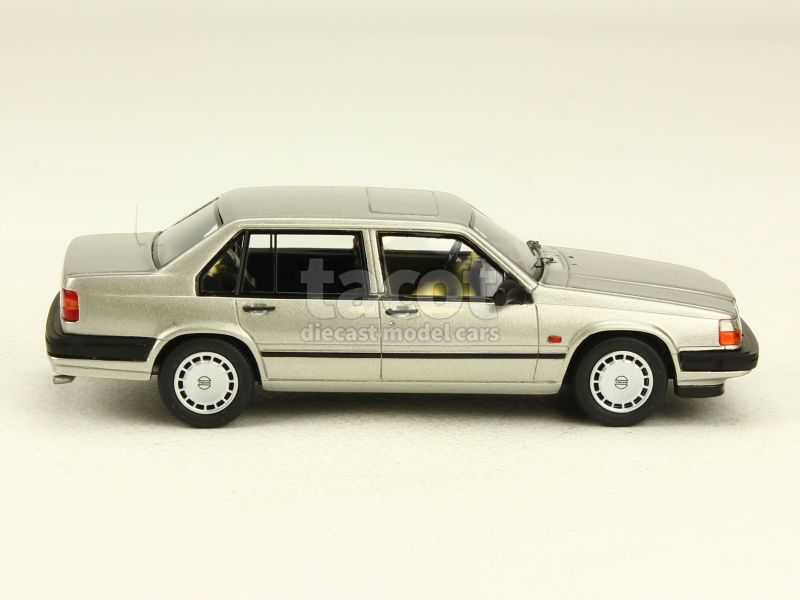 Игрушка volvo 940