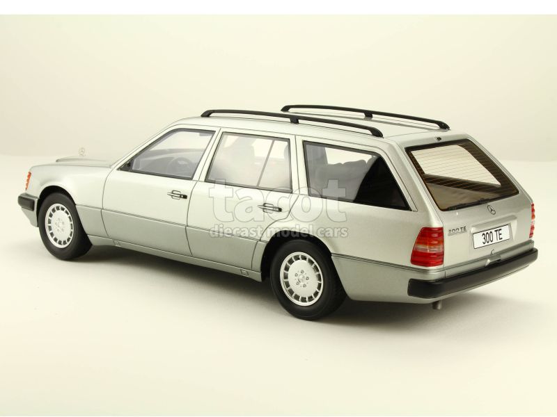 88517 Mercedes 300 TE Break/ S124 1990
