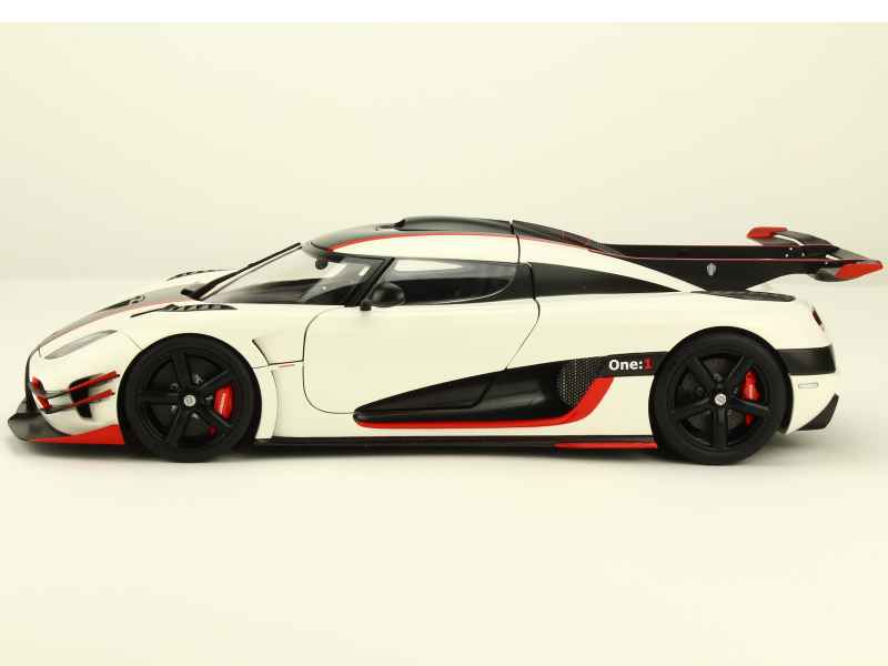 88565 Koenigsegg One 1 2014