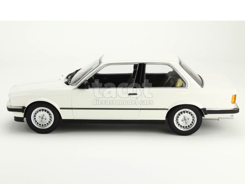 88946 BMW 323i/E30 1982