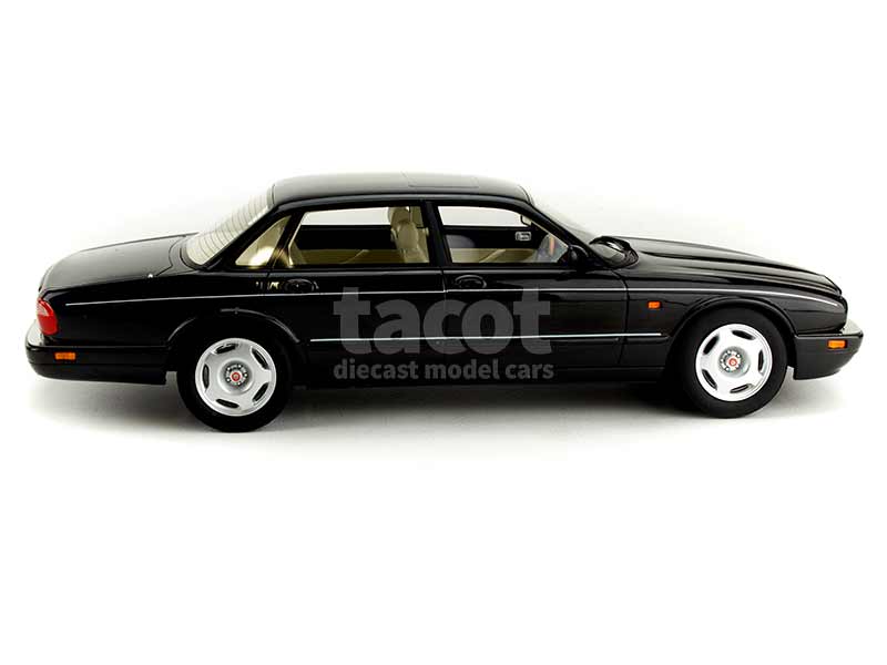 Cult 1/18 ジャガー XJR X300 turqoise 1995 Diecast model cars