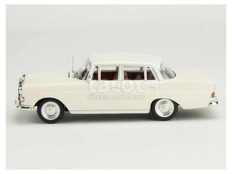 89851 Mercedes 200D/ W110 1965