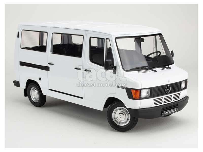 89872 Mercedes 208D Minibus
