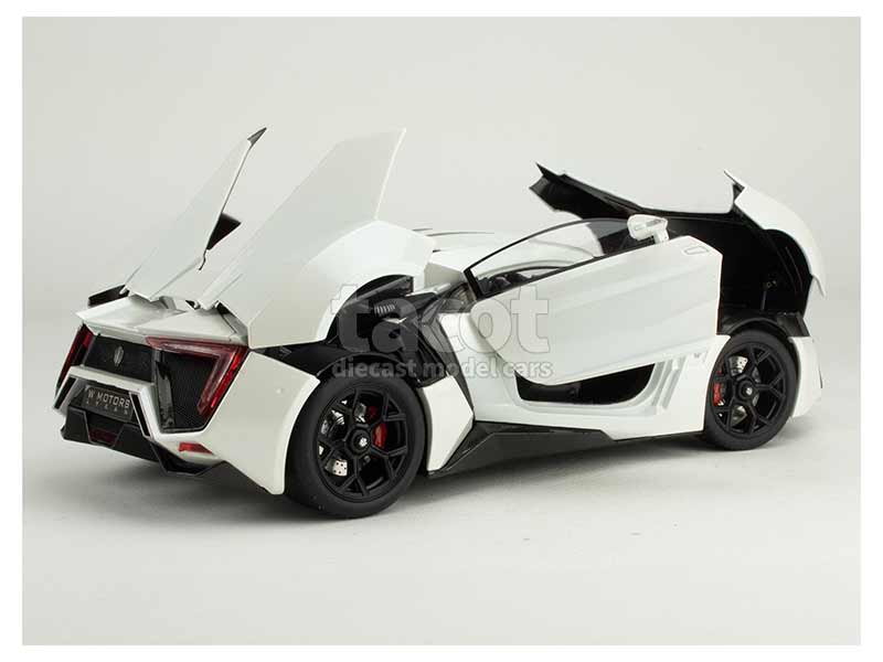 90440 Divers W Motors Lykan HyperSport 2015