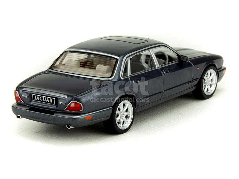 90902 Jaguar XJ8 1998