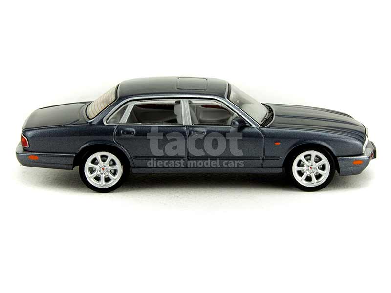 90902 Jaguar XJ8 1998