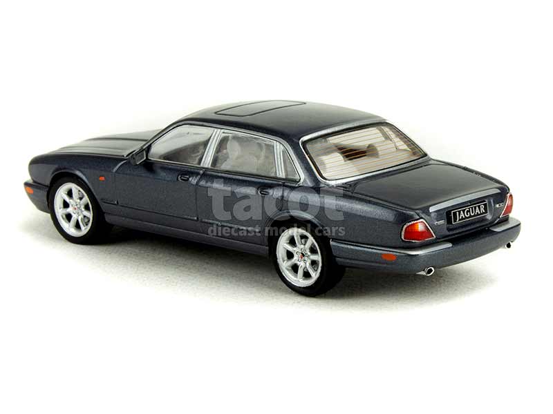 90902 Jaguar XJ8 1998