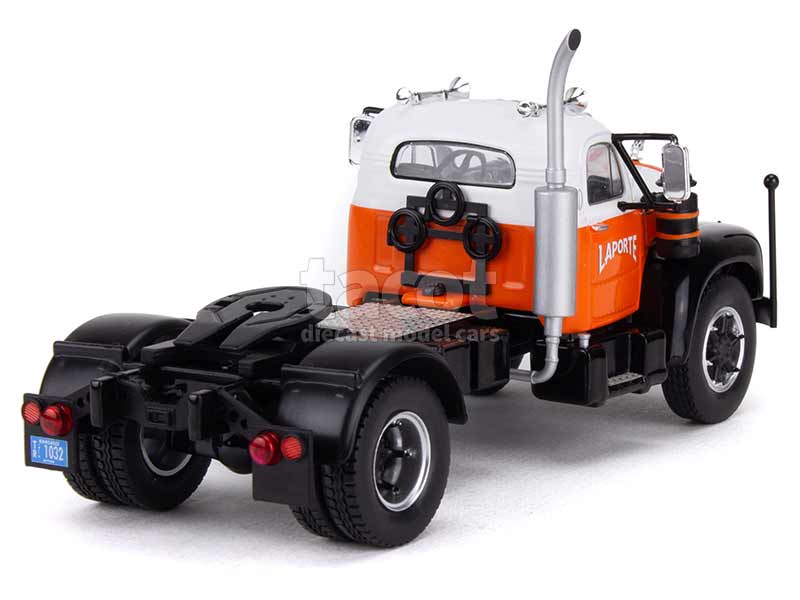 IXO - 1:43 - Mack B 61 Truck - année 1953 orange / blanc