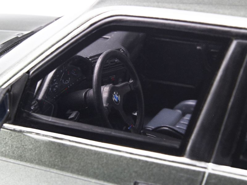 92447 BMW 325i 4 Doors/ E30 1988