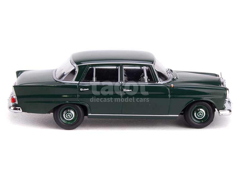 92653 Mercedes 190/ W110 1961