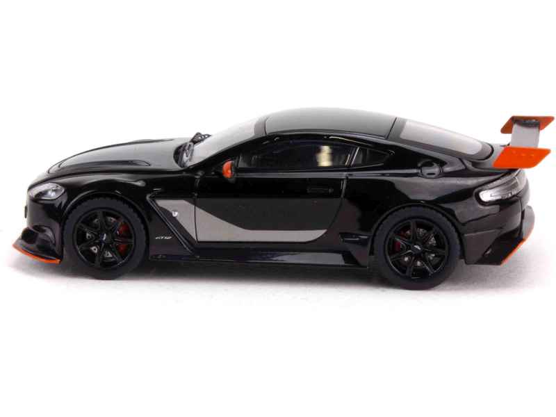 92853 Aston Martin Vantage GT12 2015