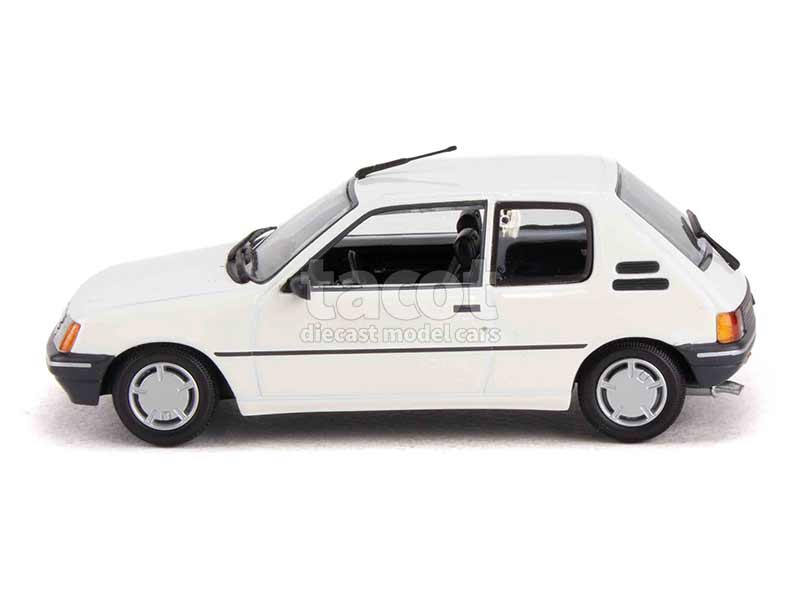 Voiture Miniature de Collection - MAXICHAMPS 1/43 - PEUGEOT 205 XR - 1990 -  White - 943112373 - Cdiscount Jeux - Jouets