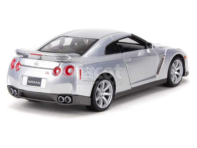 93028 Nissan GT-R 2009