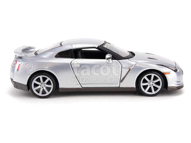 93028 Nissan GT-R 2009