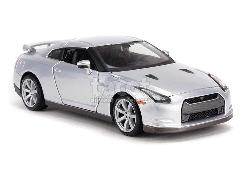 93028 Nissan GT-R 2009