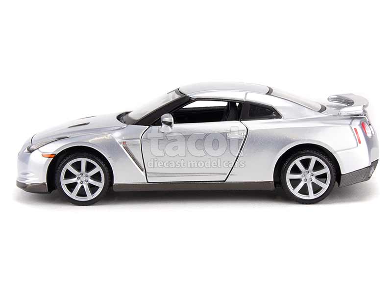 93028 Nissan GT-R 2009