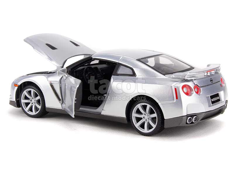 93028 Nissan GT-R 2009